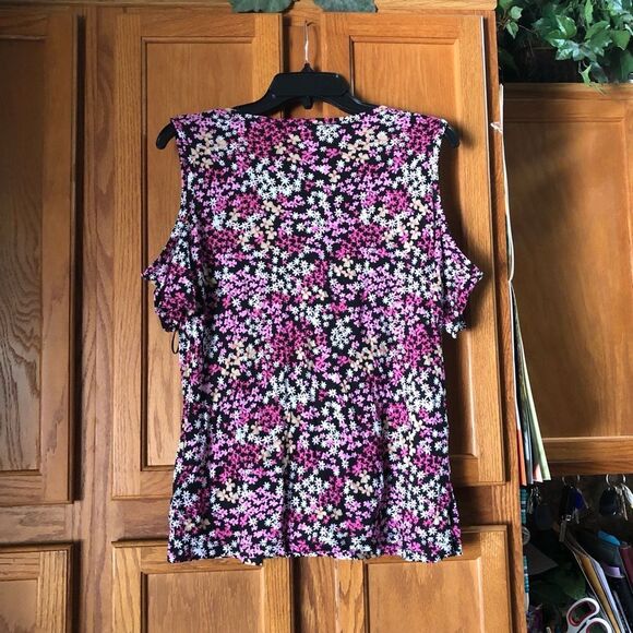 NWT Michael Kors Pink Floral Printed Cold Shoulder 1/4 Zip Front Top - L - Picture 8 of 13